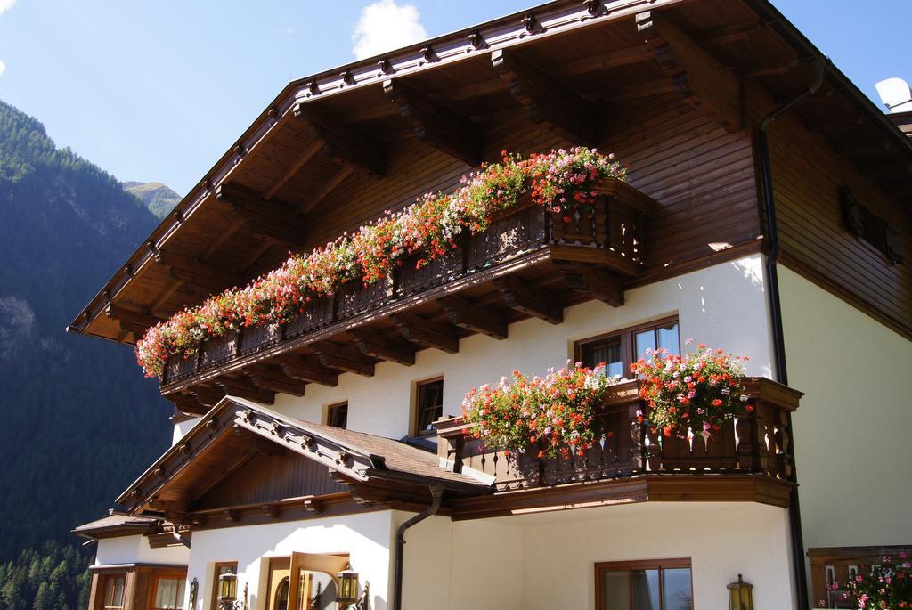 Panoramahotel Lärchenhof Heiligenblut Exteriör bild